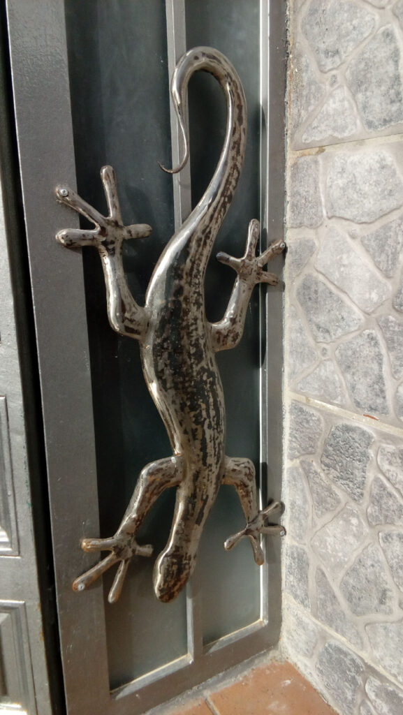 Lagartija-escultura pared-Fran Coronado